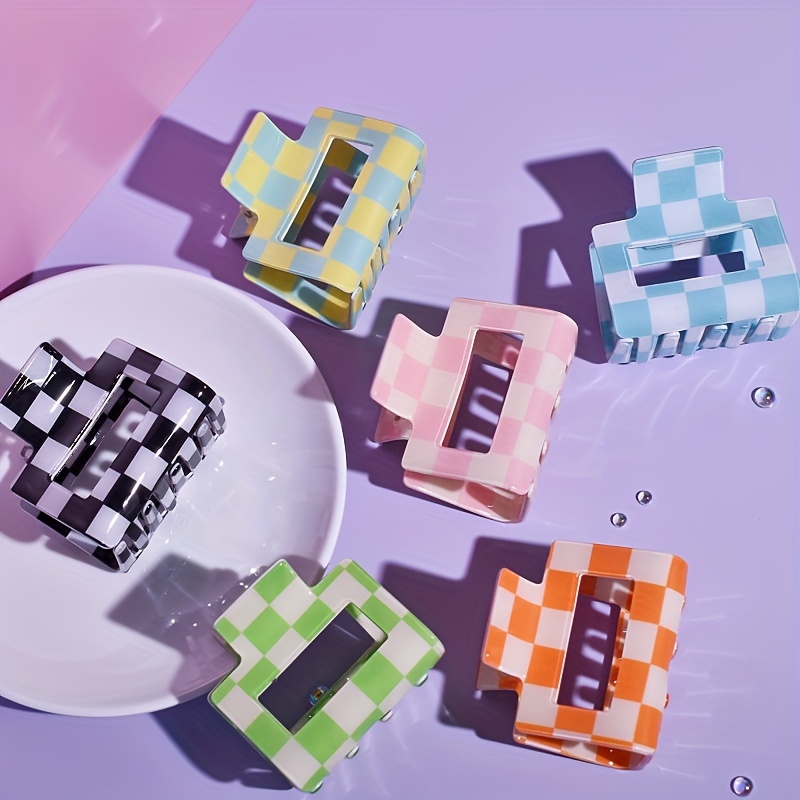 Hair Claw Clip Set - 1 セットの女性のチェック柄中空ミディアムスクエアクリップ PVC 素材フレンチクリップマルチカラーチェッカーボードクリップロングヘア薄毛 su