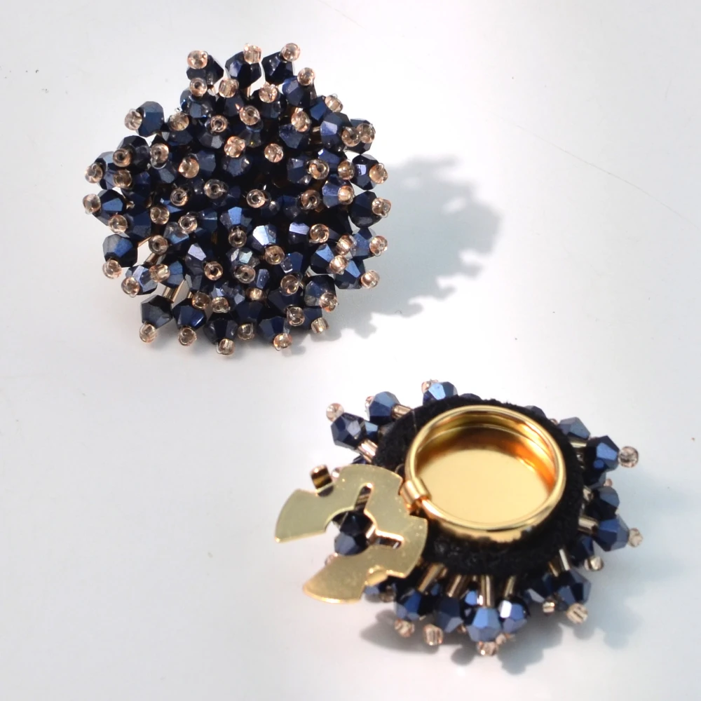Women'S Accessories And Jewelry - 2 個エレガントなボタンカバー手作りビーズクリスタルカフス女性のためのシャツボタンクリップジュエリー装飾アクセサリー