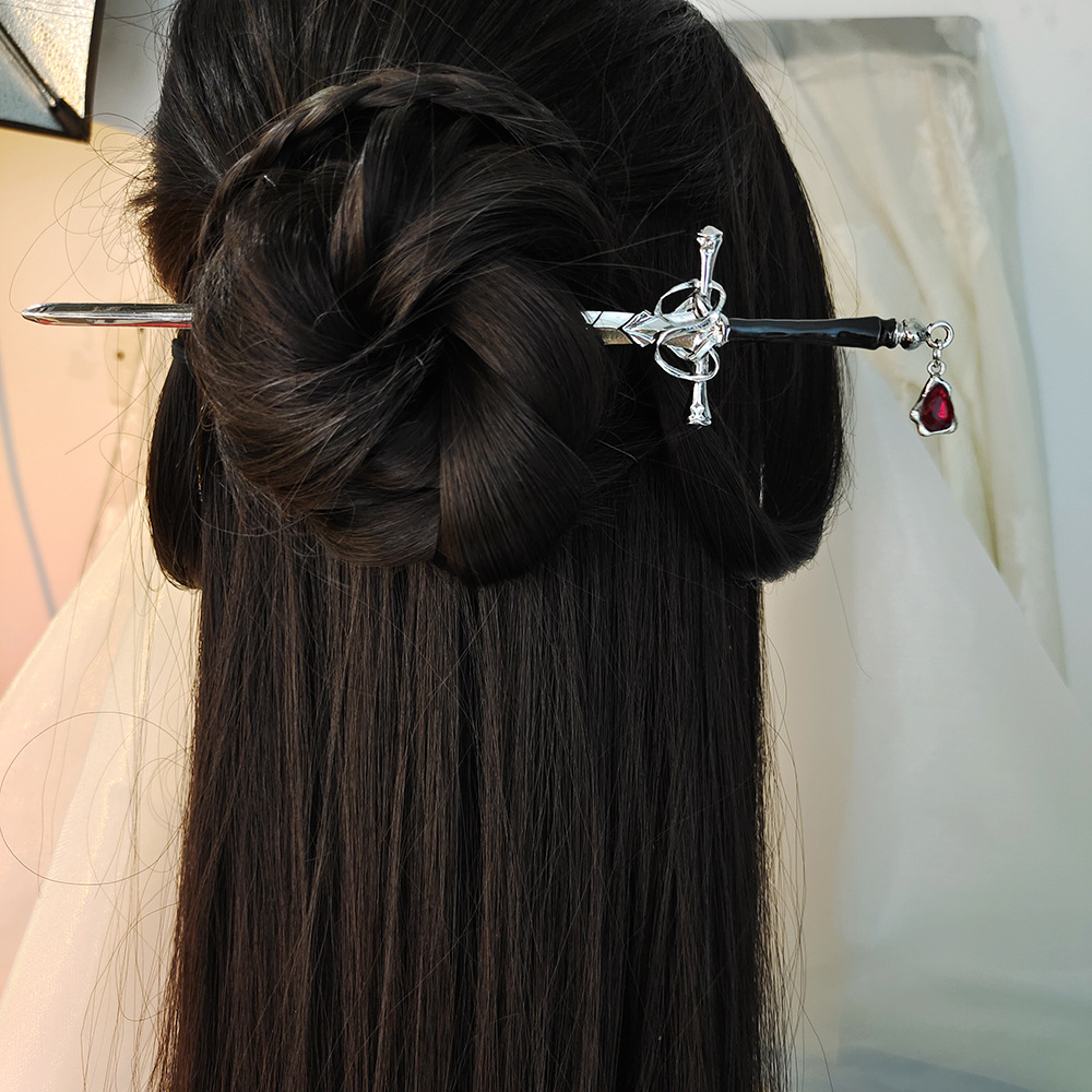 Hair Fork Stick - 中国の剣の形をしたヘアスティックヴィンテージメタルヘアピンチョップスティックエレガントな漢服アクセサリー古代コスプレ装飾ヘアバンジュエリー