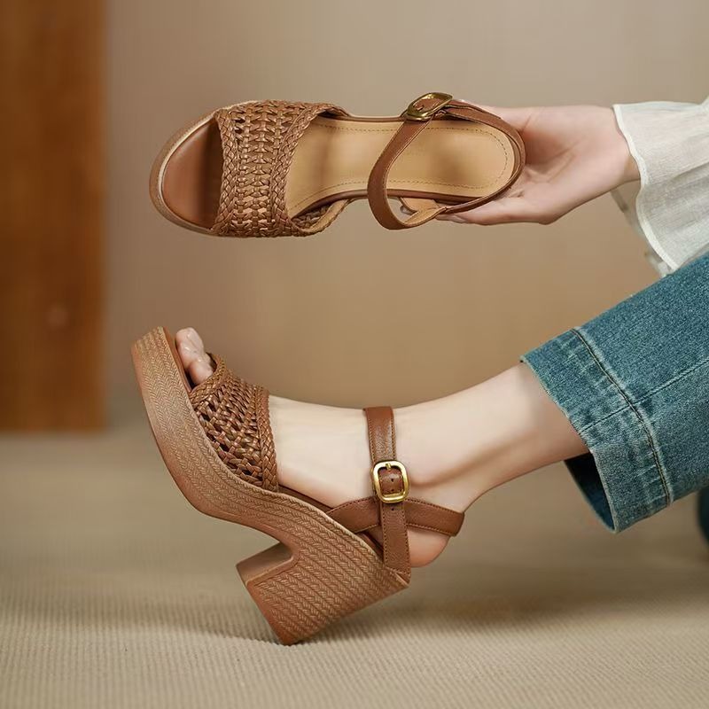 Women'S Accessories Trends 2025 - エレガントな女性の編組ハイヒールサンダル 2025 夏分厚いプラットフォームサンダル女性の休暇カジュアルビーチシューズ