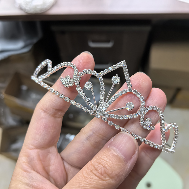 シルバーカラーのラインストーンブライダルクラウン高級クリスタ - Women Accessories Aesthetic のレビューと価格