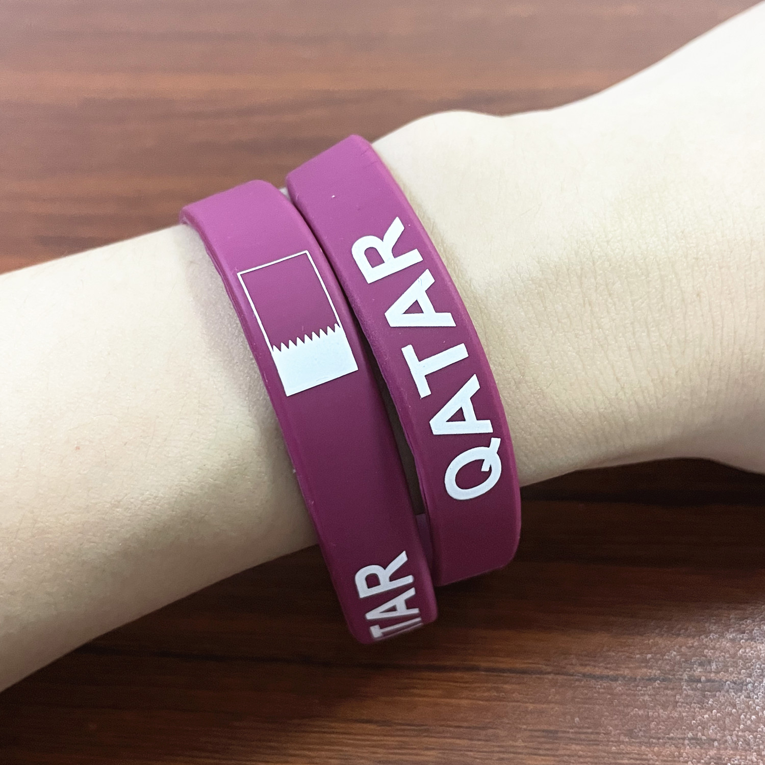男性と女性のための世界旗のシリコーンブレスレット、スポーツゲ - Women Accessories Qatar のレビューと価格