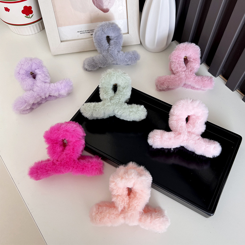 豪華な女性の髪の爪冬フェイクファーヘアクリップバレッタアクリ - Hair Claw Clip Set のレビューと価格